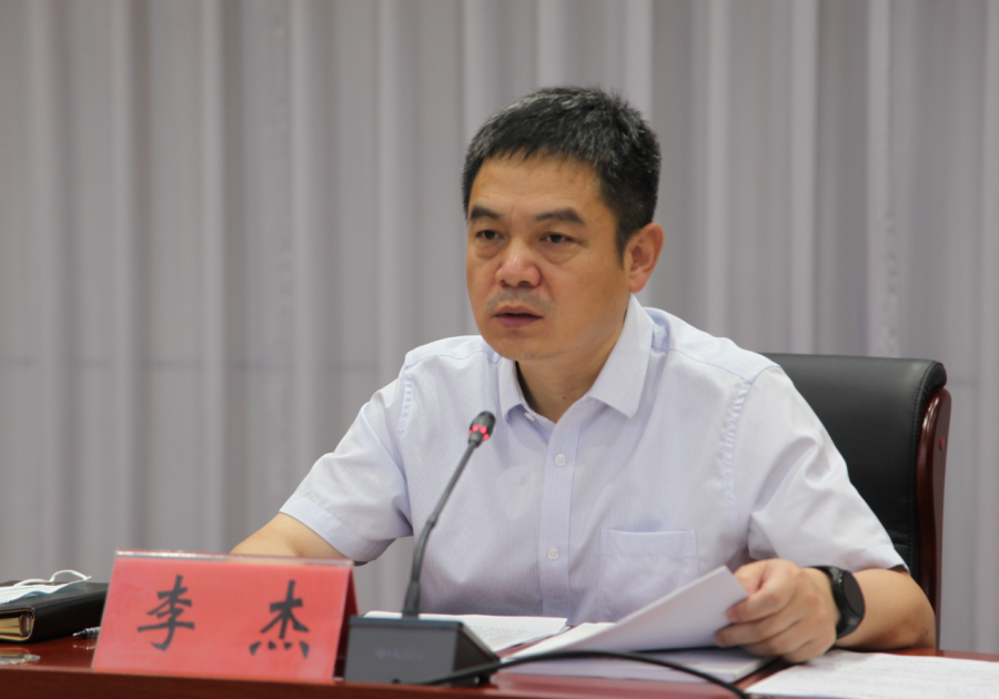 会上,县委副书记,县长李杰强调了三点意见.